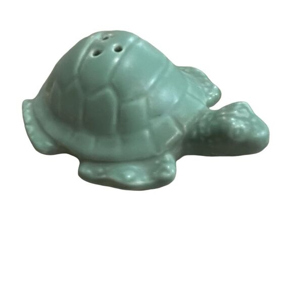 Sea Turtle Ceramic Salt and Pepper Shaker Set - Picture 3 of 11